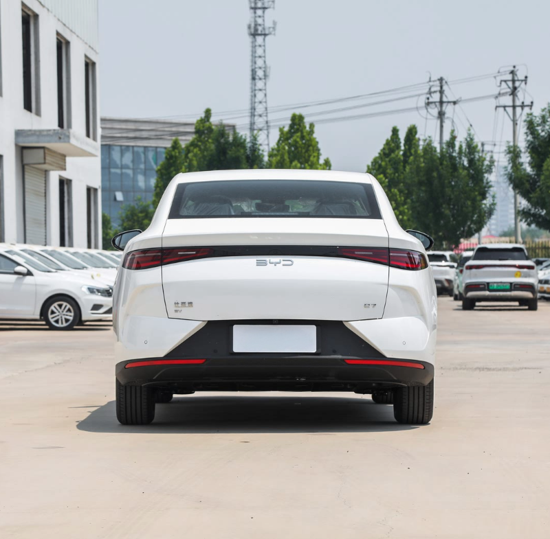 BYD E7