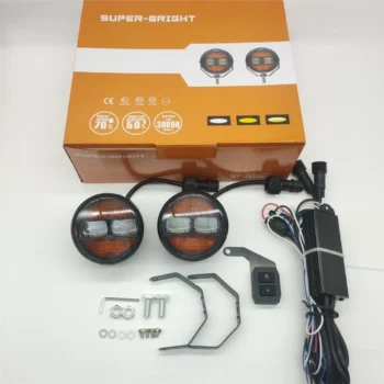 Set me 2 fenelina 65W për motocikleta dhe ATV, me lupa zmadhimi dhe ndriçim të bardhë e të verdhë.